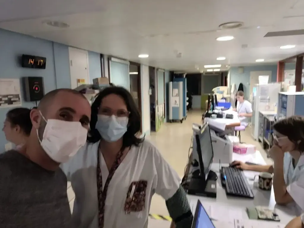 Photo Arnaud Legrand et Dr Laure Simon dans le service de néonatologie du CHU de Nantes
