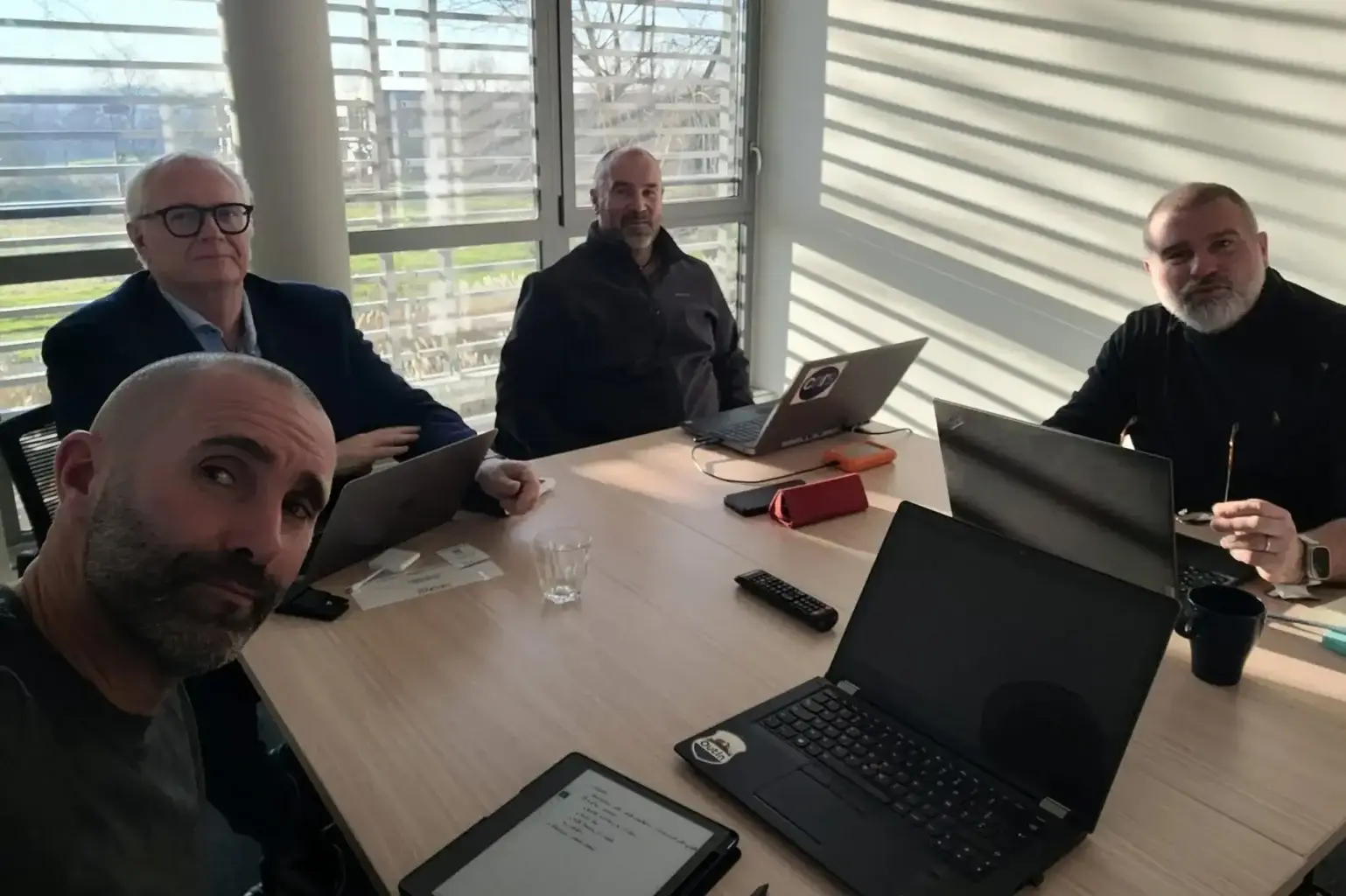 Photo session de travail sur les recherches TORPP sur les tortues marines avec Arnaud Legrand, Damien Chevallier, Marc Pondaven, Antoine Daguin