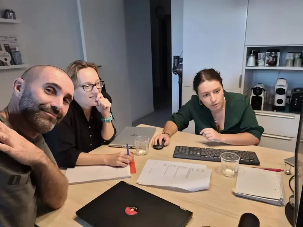 3 personnes travaillent sur l'impact des MNPs sur la nutrition et la digestion